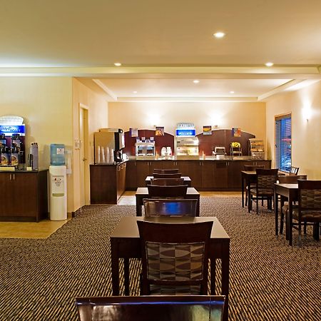 Holiday Inn Express & Suites-Regina-South By Ihg Exterior photo