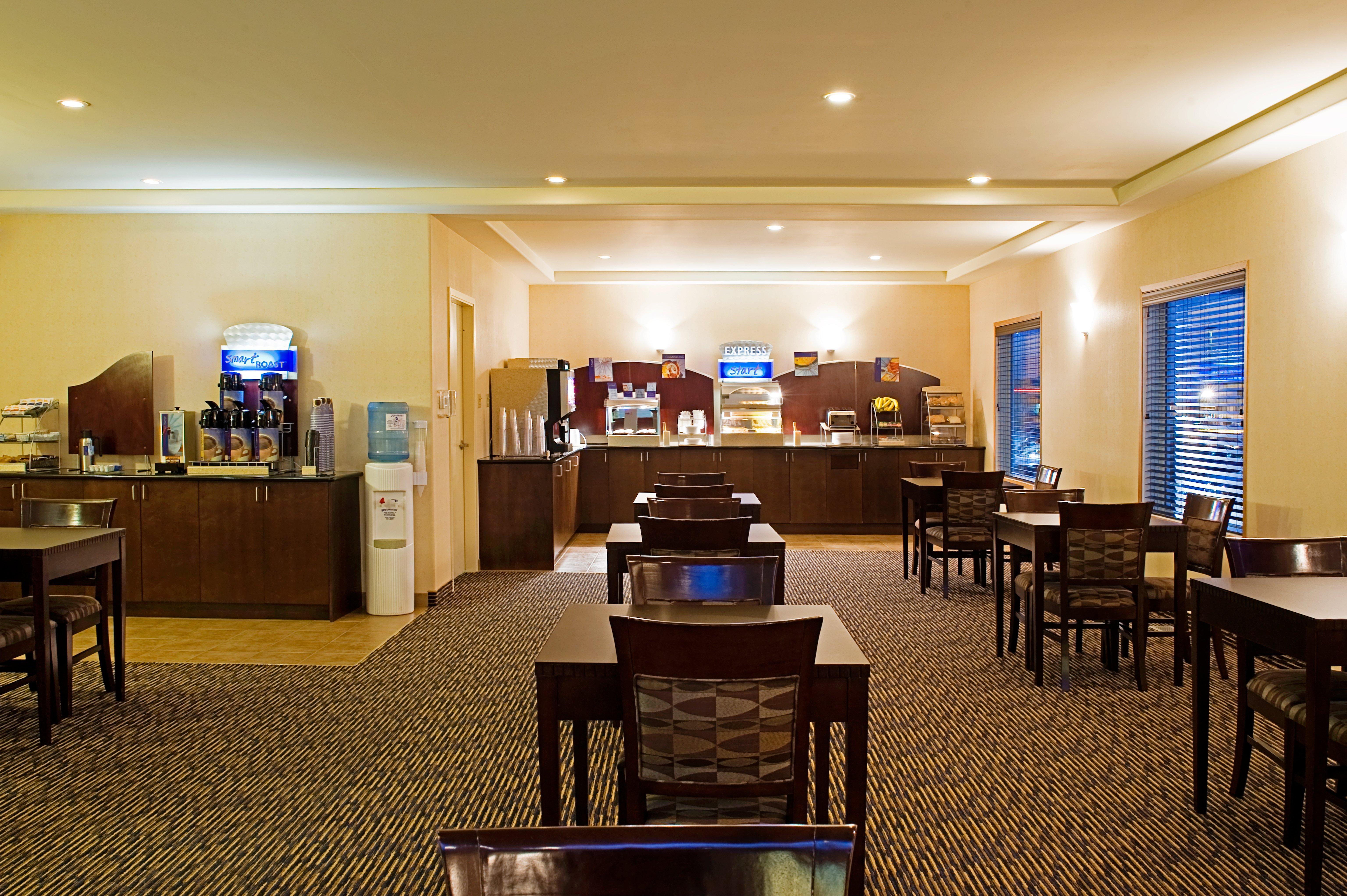 Holiday Inn Express & Suites-Regina-South By Ihg Exterior photo